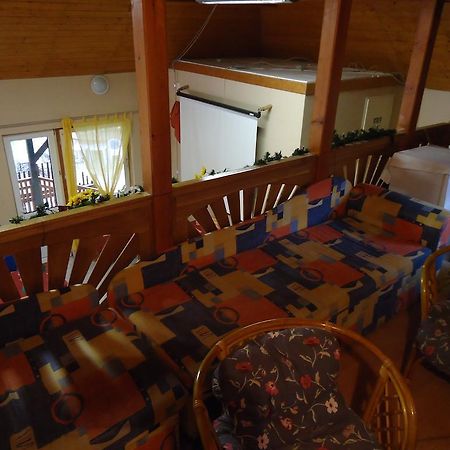 Czermann Panzio Es Etterem Hotel Oroszlany Bagian luar foto